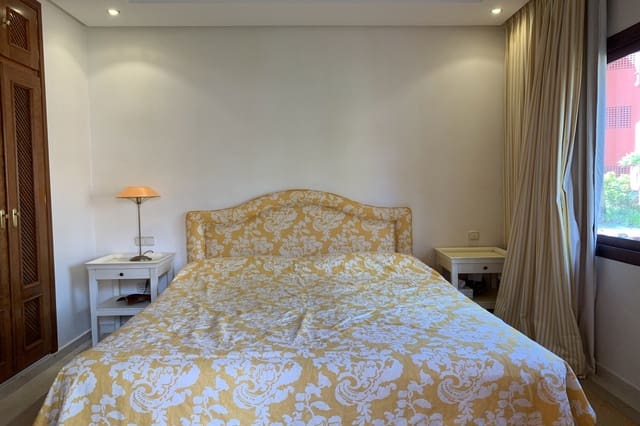 2 bedroom Apartment for rent in Estepona with pool garage - € 2,500 (Ref: 6995846)