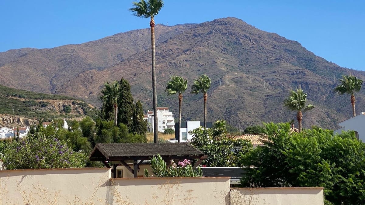 3 bedroom Villa for sale in Estepona - € 849,000 (Ref: 7009346)