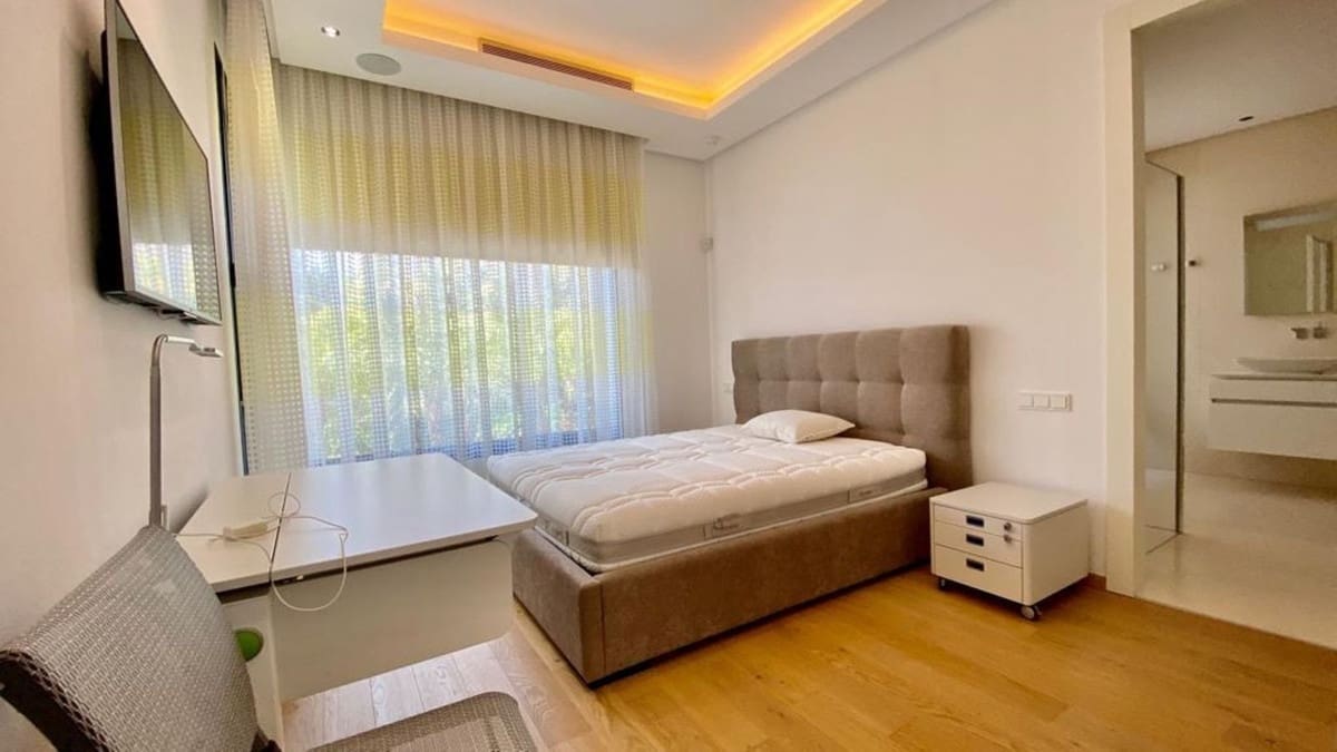 5 slaapkamer Villa voor vakantieverhuur in Los Flamingos met zwembad garage - € 25.000 (Ref: 7282393)