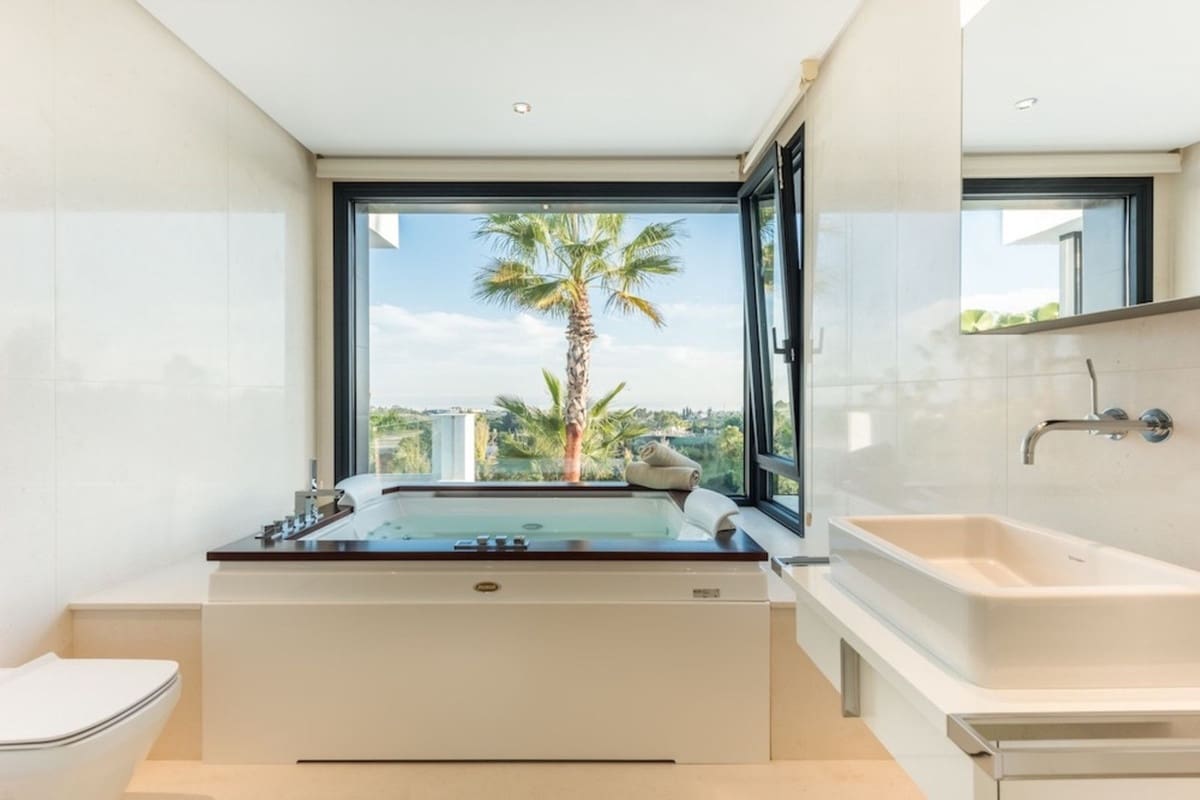 5 slaapkamer Villa voor vakantieverhuur in Los Flamingos met zwembad garage - € 25.000 (Ref: 7282393)