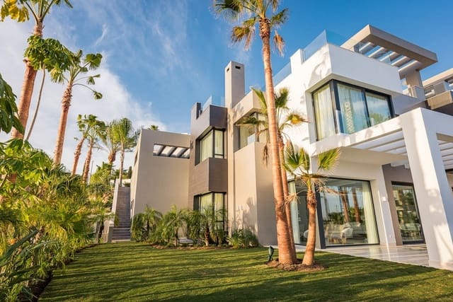 5 bedroom Villa for holiday rental in Los Flamingos, Benahavís with pool garage - € 25,000 (Ref: 7282393)