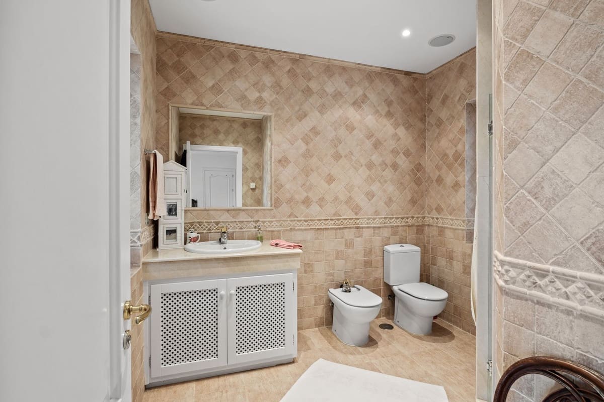 Chalet de 4 habitaciones en Benahavís en venta con piscina - 3.250.000 € (Ref: 7460667)