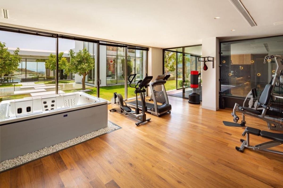 6 bedroom Villa for sale in Benahavis - € 8,900,000 (Ref: 7504621)