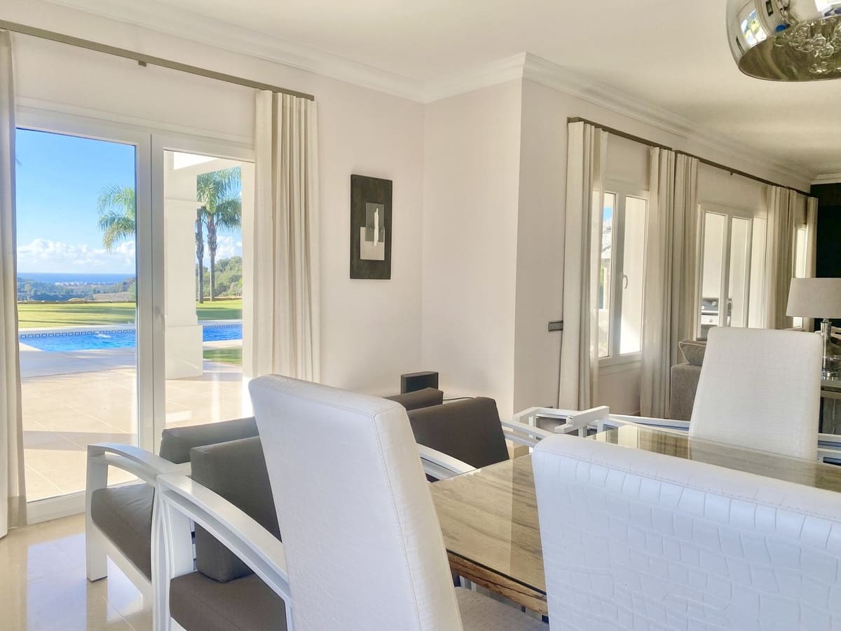 4 bedroom Villa for sale in Benahavis with pool garage - € 3,350,000 (Ref: 7971326)