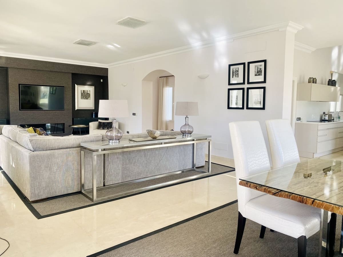 4 bedroom Villa for sale in Benahavis with pool garage - € 3,350,000 (Ref: 7971326)