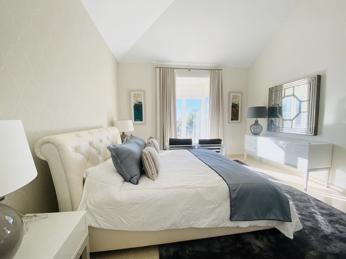 4 bedroom Villa for sale in Benahavis with pool garage - € 3,350,000 (Ref: 7971326)