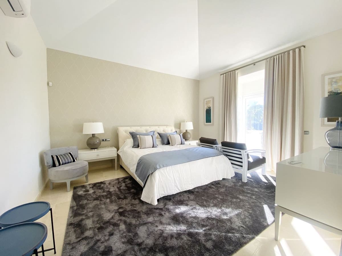 4 bedroom Villa for sale in Benahavis with pool garage - € 3,350,000 (Ref: 7971326)