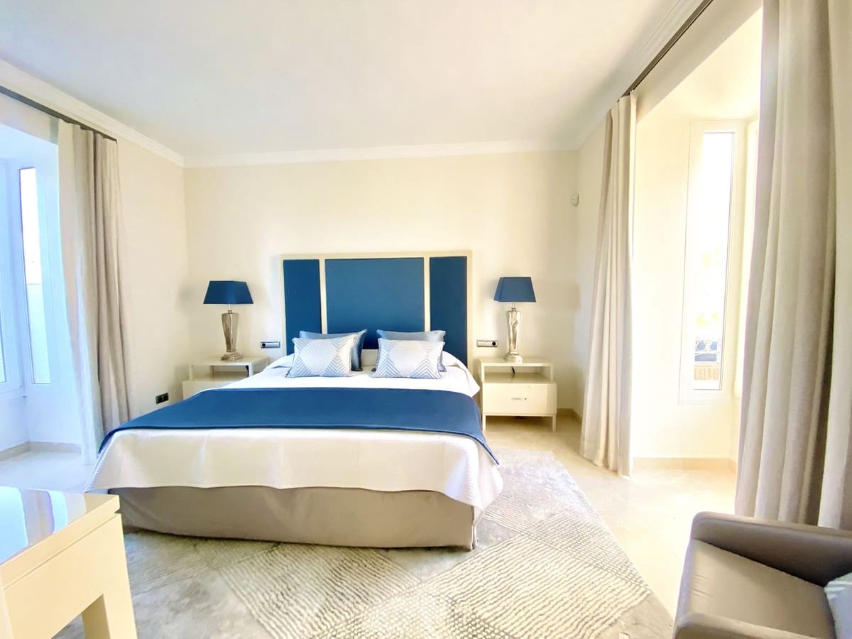 4 bedroom Villa for sale in Benahavis with pool garage - € 3,350,000 (Ref: 7971326)