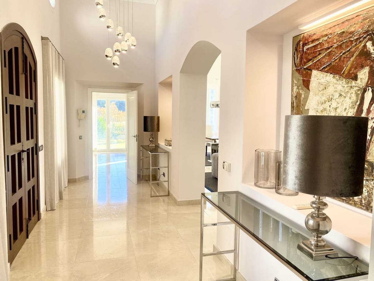 4 bedroom Villa for sale in Benahavis with pool garage - € 3,350,000 (Ref: 7971326)