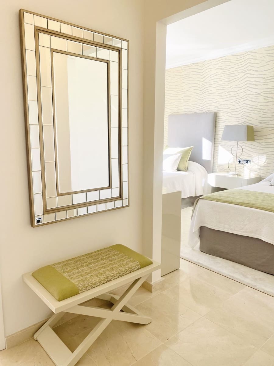 4 bedroom Villa for sale in Benahavis with pool garage - € 3,350,000 (Ref: 7971326)