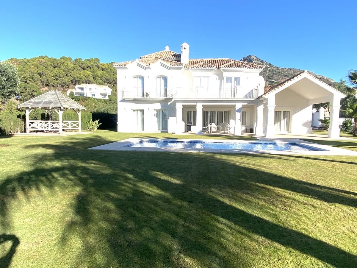 4 bedroom Villa for sale in Benahavis with pool garage - € 3,350,000 (Ref: 7971326)