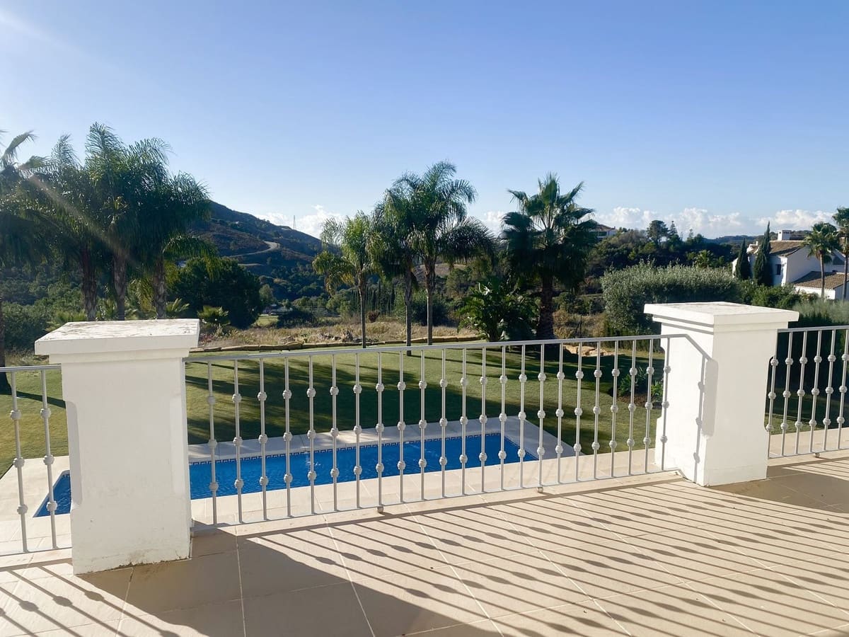 4 bedroom Villa for sale in Benahavis with pool garage - € 3,350,000 (Ref: 7971326)