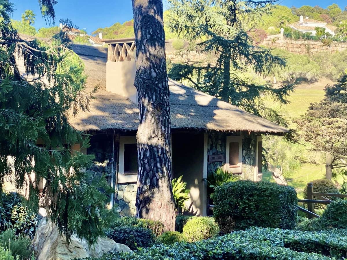 4 bedroom Villa for sale in Benahavis with pool garage - € 3,350,000 (Ref: 7971326)