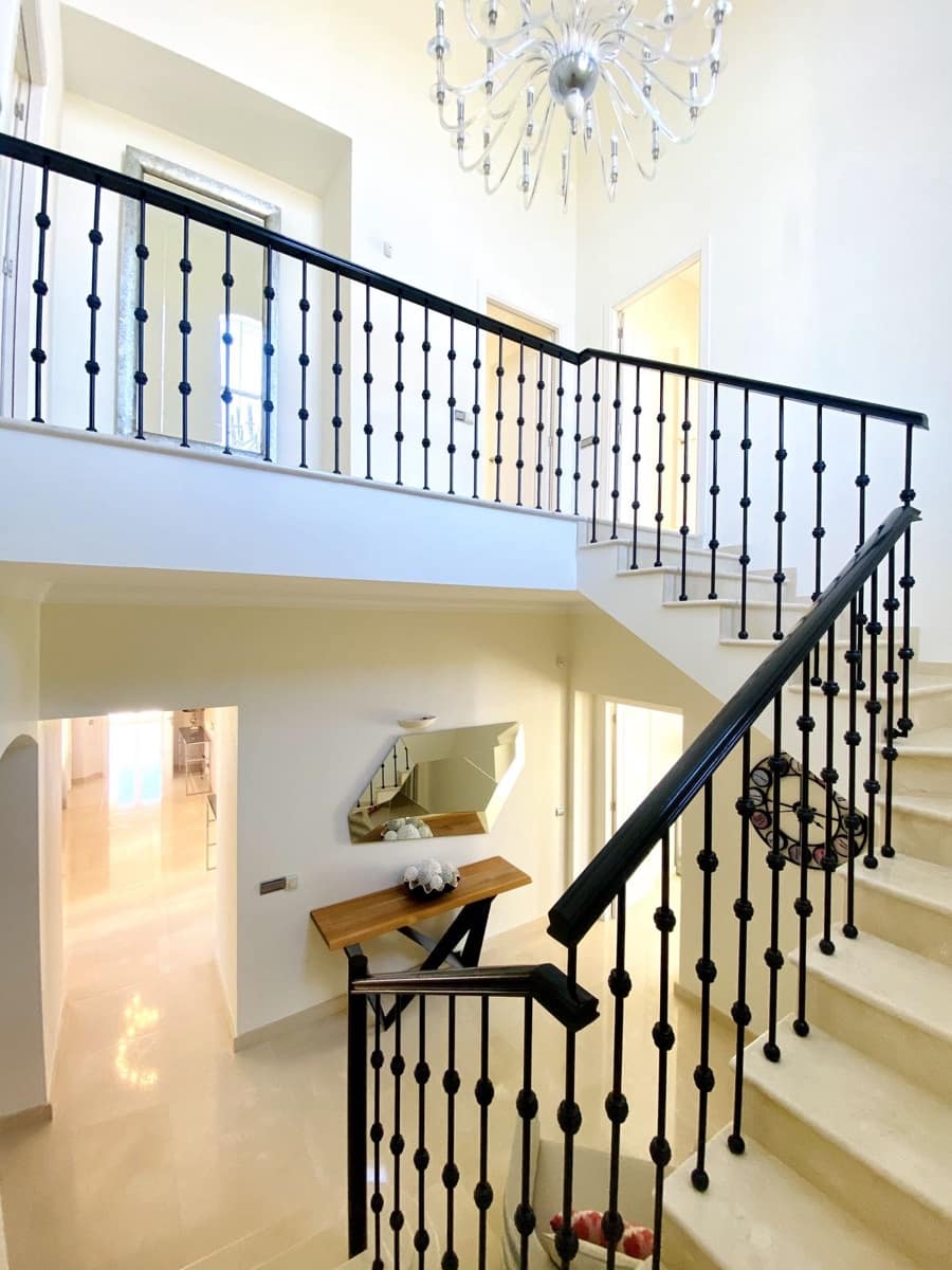 4 bedroom Villa for sale in Benahavis with pool garage - € 3,350,000 (Ref: 7971326)