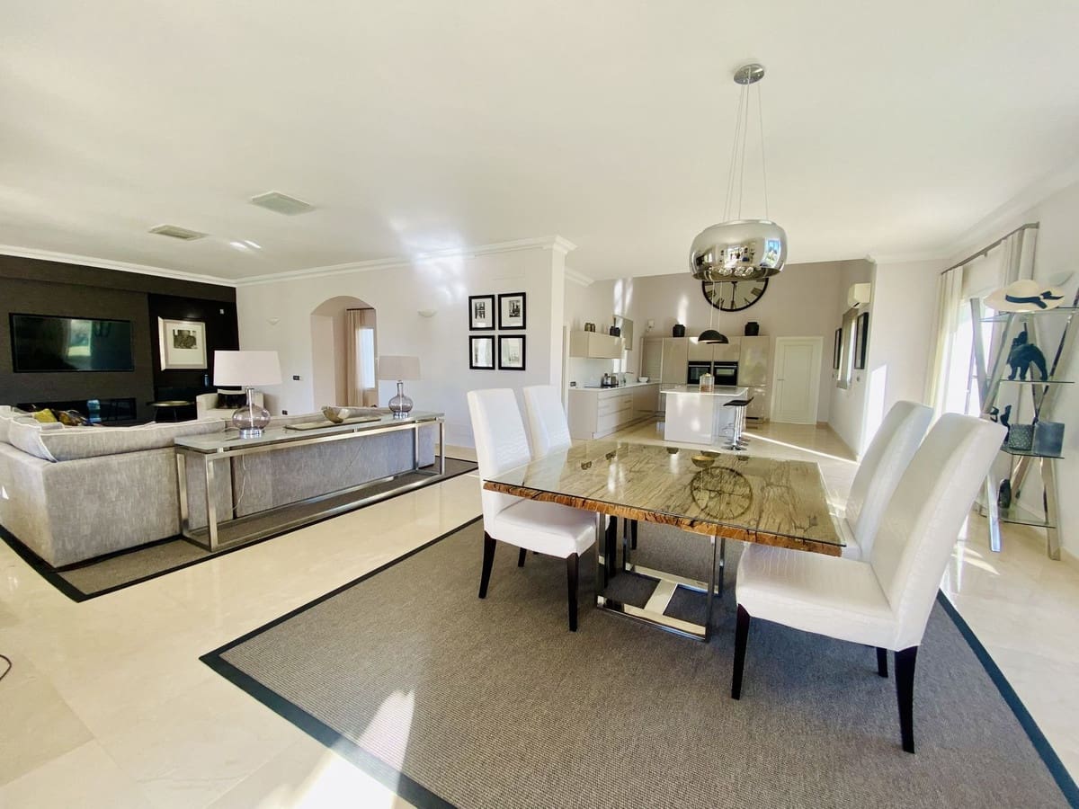 4 bedroom Villa for sale in Benahavis with pool garage - € 3,350,000 (Ref: 7971326)