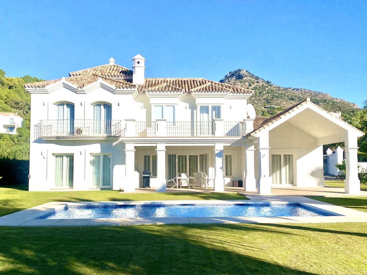 4 bedroom Villa for sale in Benahavis with pool garage - € 3,350,000 (Ref: 7971326)