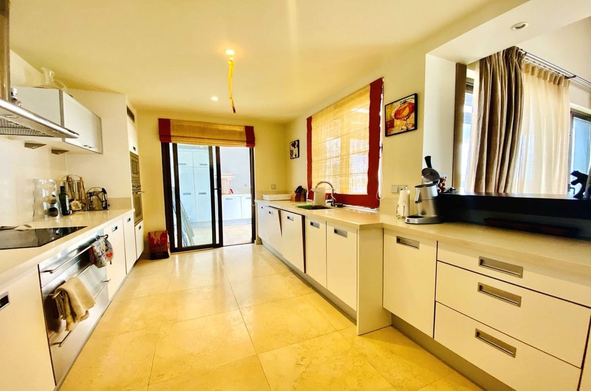 3 soveværelse Penthouse til salg i Los Flamingos med swimmingpool garage - € 1.480.000 (Ref: 8371656)