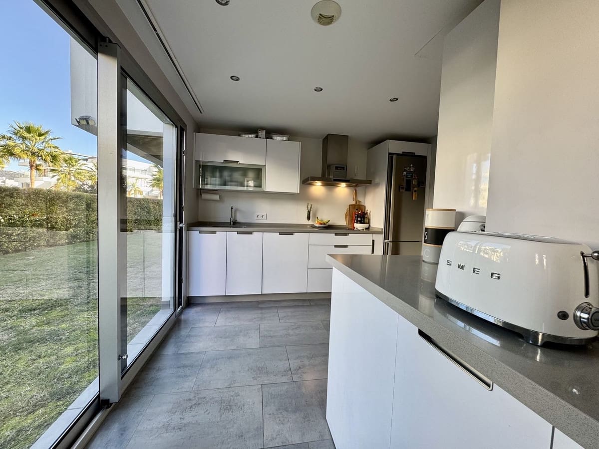 3 soveværelse Lejlighed til salg i New Golden Mile med swimmingpool garage - € 795.000 (Ref: 8768929)