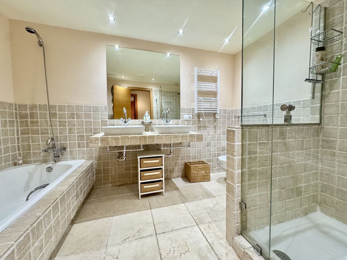 3 bedroom Apartment for sale in Los Flamingos with pool garage - € 695,000 (Ref: 9163002)