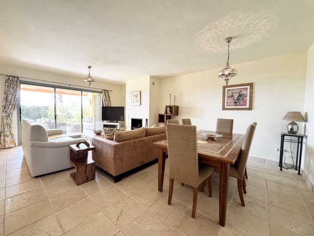 Apartamento de 3 habitaciones en Los Flamingos, Benahavís en venta con piscina garaje - 695.000 € (Ref: 9163002)