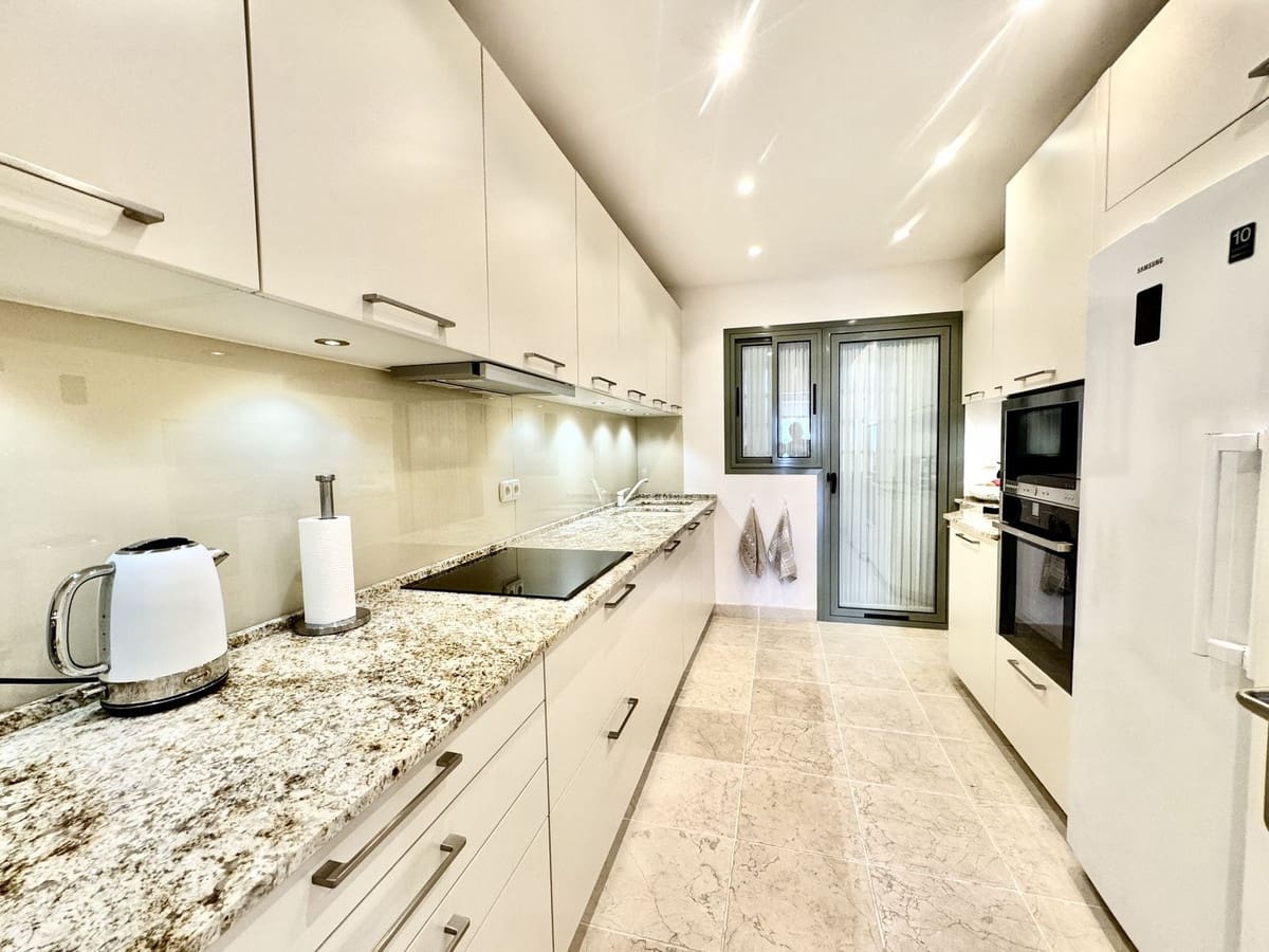 3 bedroom Apartment for sale in Los Flamingos with pool garage - € 750,000 (Ref: 9313927)