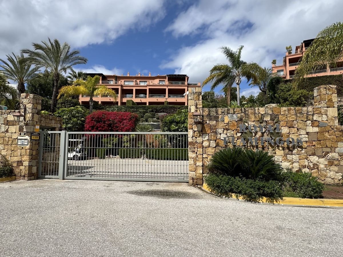 3 bedroom Apartment for sale in Los Flamingos with pool garage - € 750,000 (Ref: 9313927)