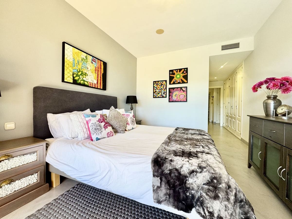 2 soveværelse Lejlighed til salg i Los Flamingos med swimmingpool garage - € 550.000 (Ref: 9345576)