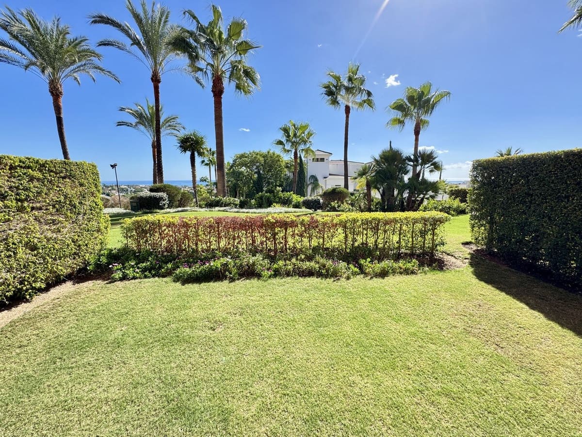 2 soveværelse Lejlighed til salg i Los Flamingos med swimmingpool garage - € 550.000 (Ref: 9345576)