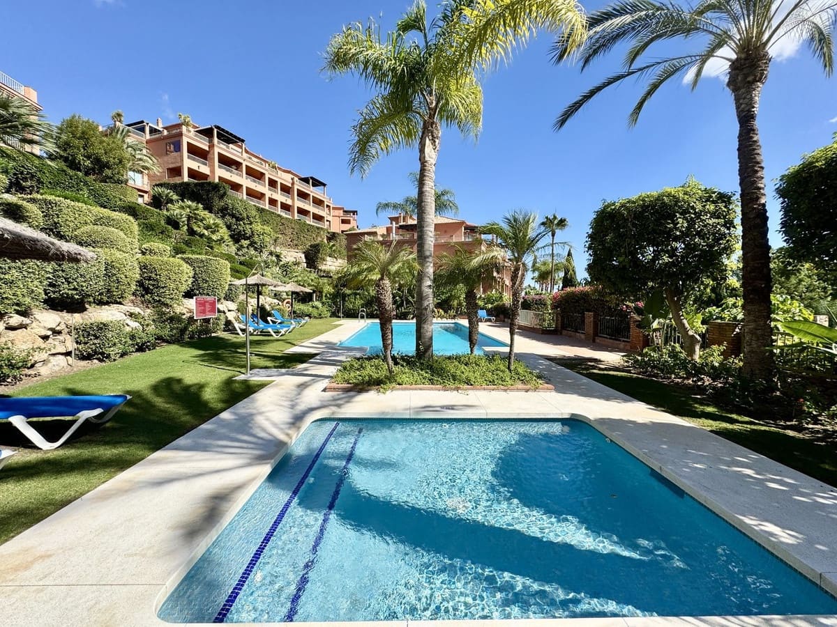 2 soveværelse Lejlighed til salg i Los Flamingos med swimmingpool garage - € 550.000 (Ref: 9345576)