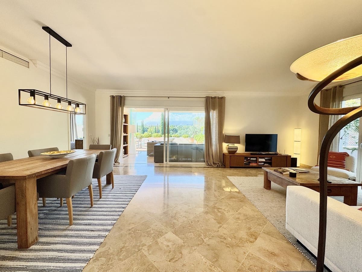 3 soveværelse Lejlighed til salg i Los Flamingos med swimmingpool garage - € 1.050.000 (Ref: 9360286)