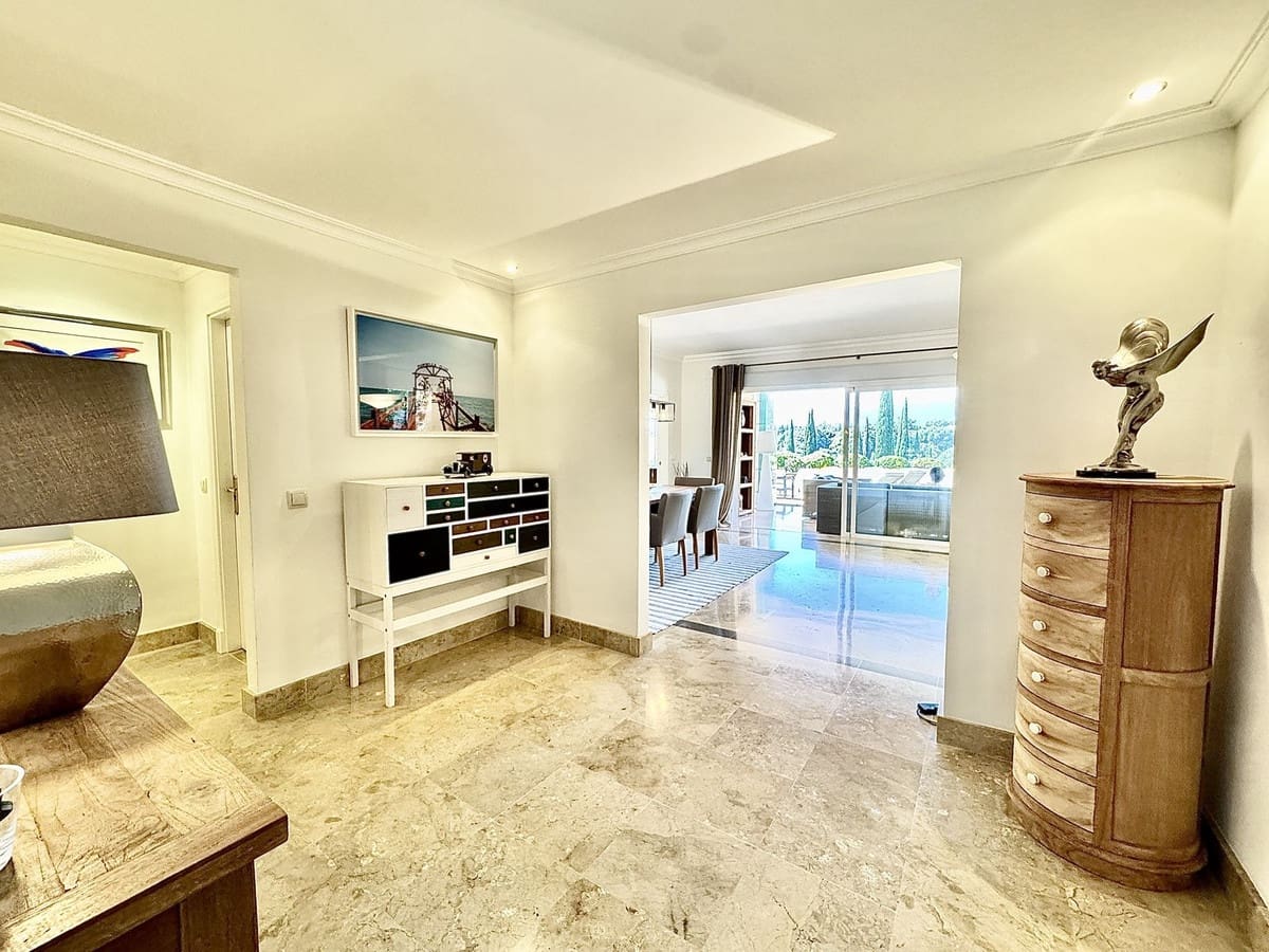 3 soveværelse Lejlighed til salg i Los Flamingos med swimmingpool garage - € 1.050.000 (Ref: 9360286)