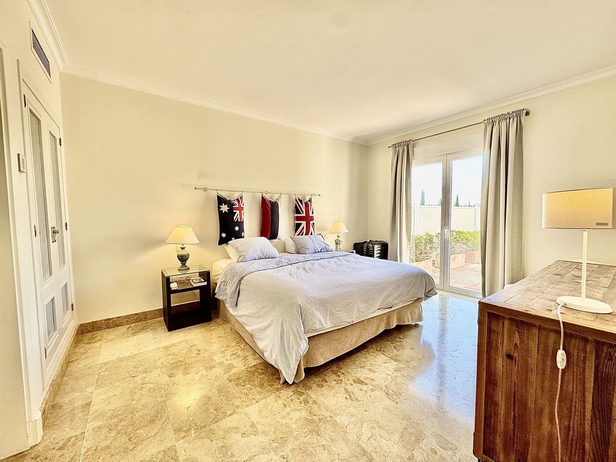 3 soveværelse Lejlighed til salg i Los Flamingos med swimmingpool garage - € 1.050.000 (Ref: 9360286)