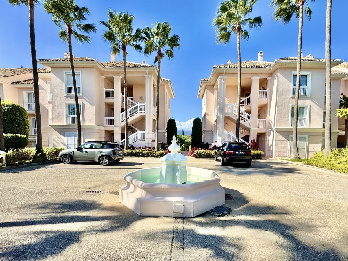 3 soveværelse Lejlighed til salg i Los Flamingos med swimmingpool garage - € 1.050.000 (Ref: 9360286)