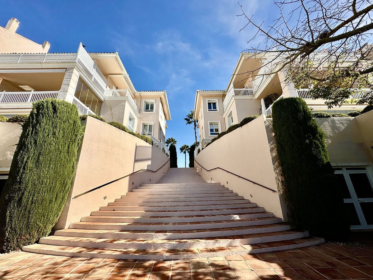 3 soveværelse Lejlighed til salg i Los Flamingos med swimmingpool garage - € 1.050.000 (Ref: 9360286)