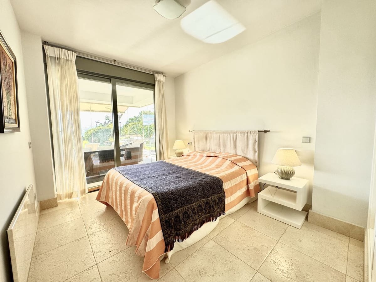 2 soveværelse Lejlighed til salg i Los Flamingos med swimmingpool garage - € 785.000 (Ref: 9426958)