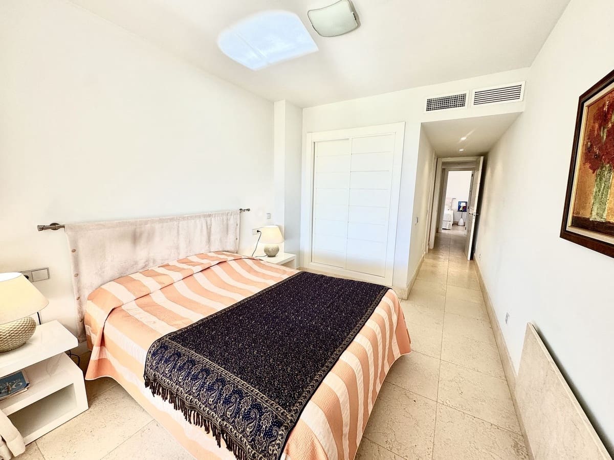 2 soveværelse Lejlighed til salg i Los Flamingos med swimmingpool garage - € 785.000 (Ref: 9426958)