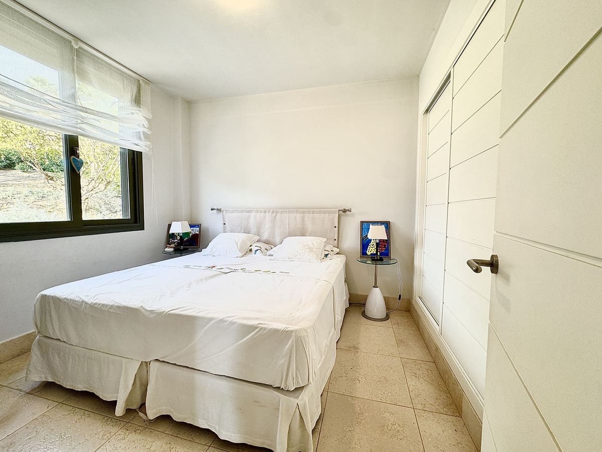 2 soveværelse Lejlighed til salg i Los Flamingos med swimmingpool garage - € 785.000 (Ref: 9426958)