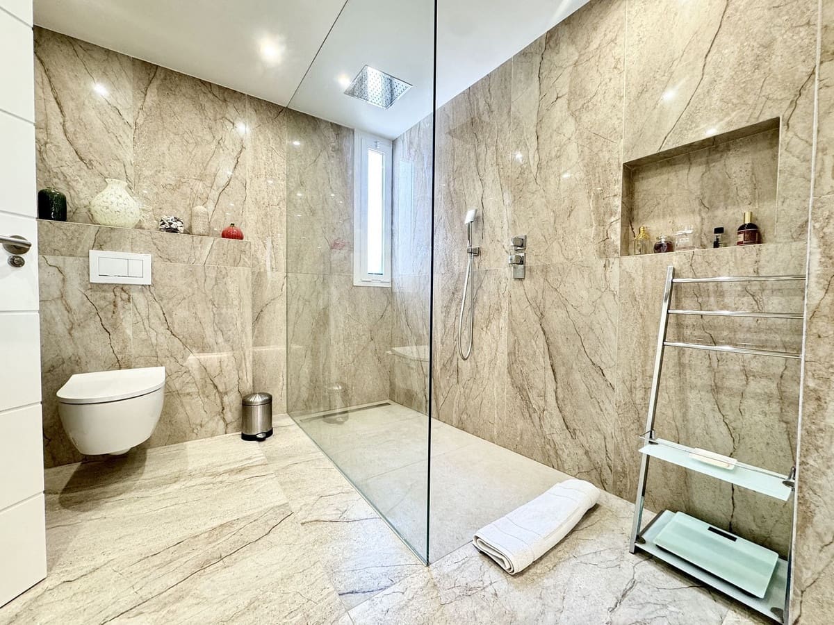 2 soveværelse Lejlighed til salg i Los Flamingos med swimmingpool garage - € 785.000 (Ref: 9426958)