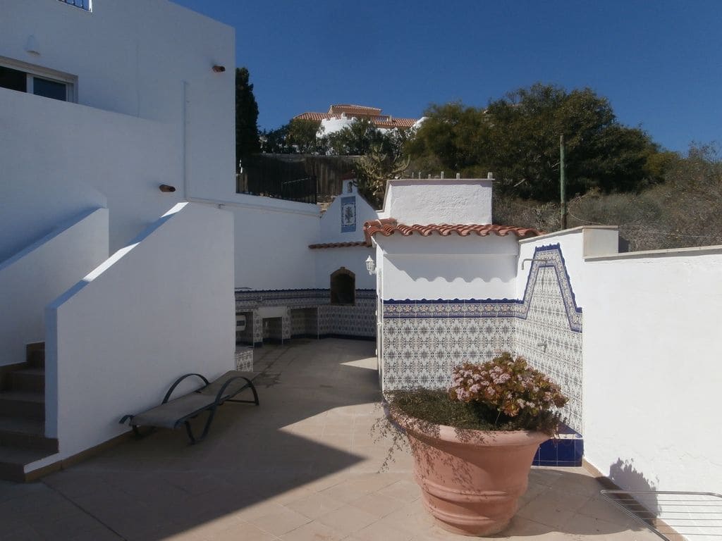 6 bedroom Villa for sale in Mojacar with pool - € 649,000 (Ref: 3908944)