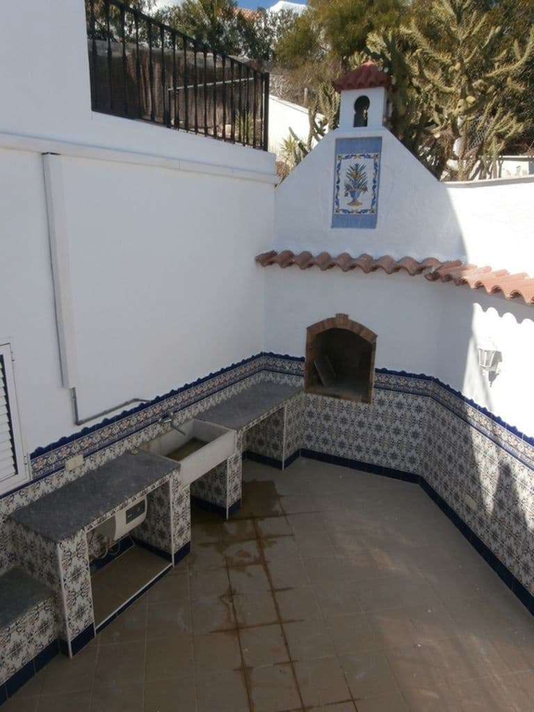 6 bedroom Villa for sale in Mojacar with pool - € 649,000 (Ref: 3908944)