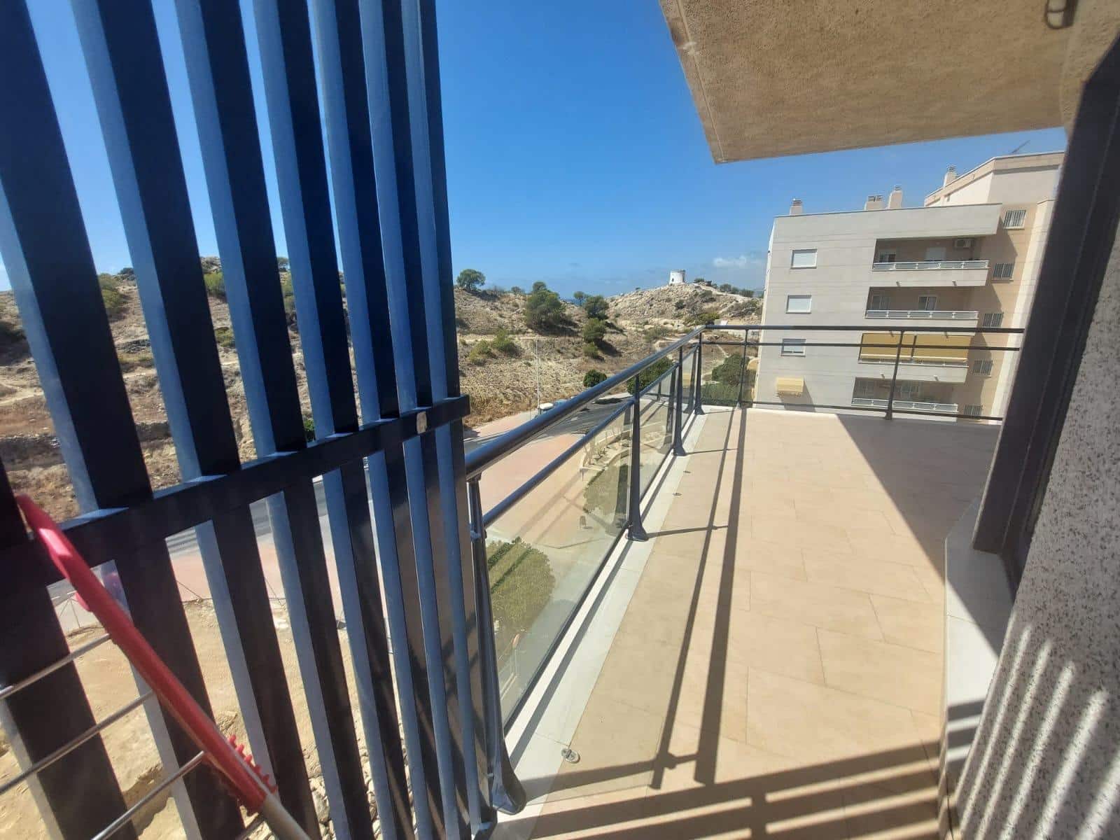 2 makuuhuone Huoneisto myytävänä paikassa La Villajoyosa / Vila Joiosa mukana uima-altaan 
autotalli - 279 000 € (Ref: 10032235)