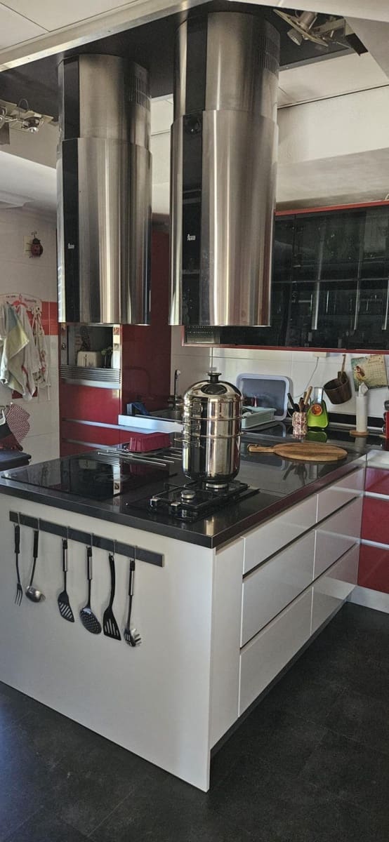 5 bedroom Villa for sale in Matola with pool garage - € 679,000 (Ref: 10059479)