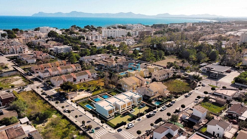 3 bedroom Townhouse for sale in Puerto de Alcudia with pool garage - € 735,000 (Ref: 7735711)