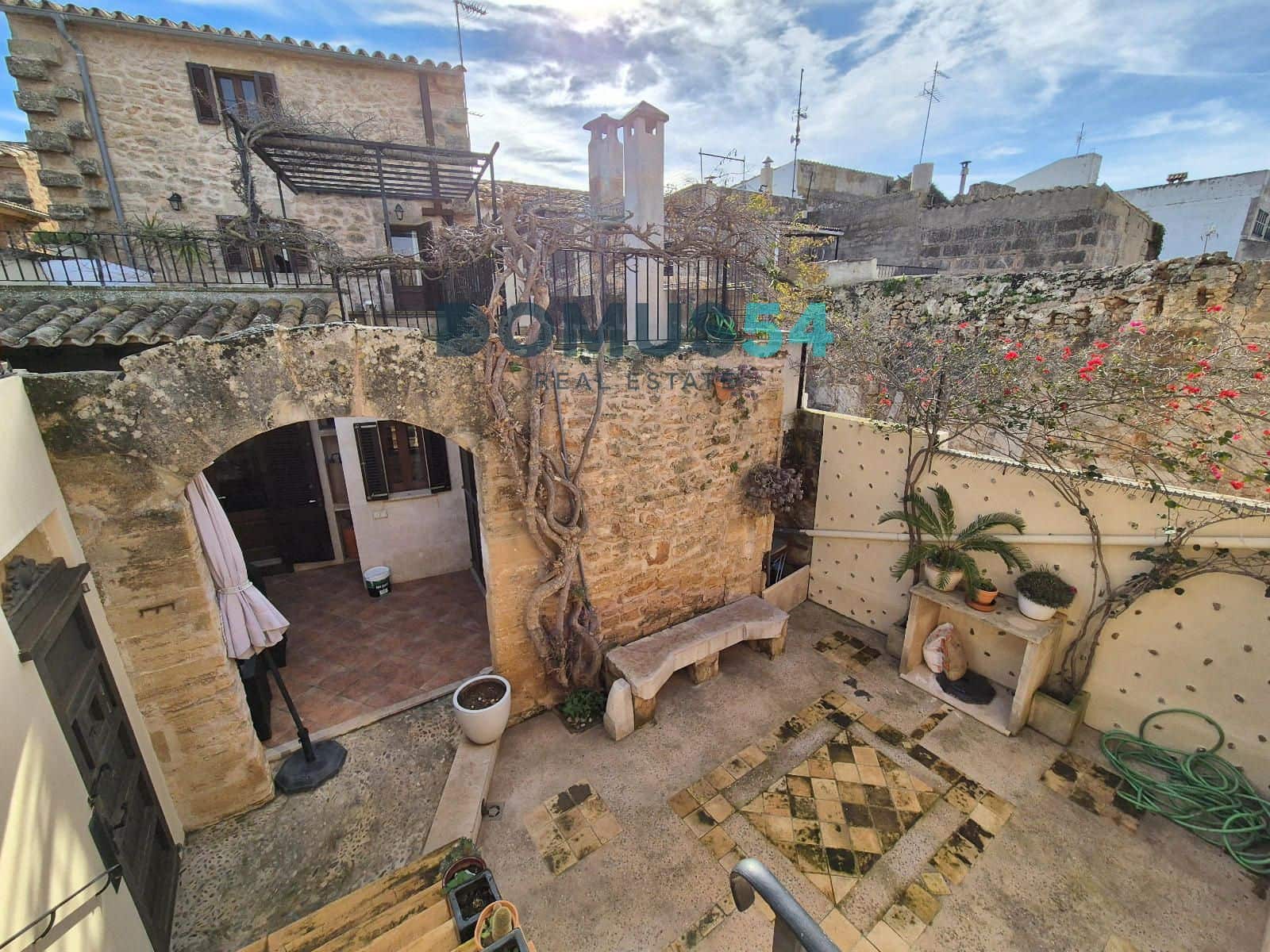 4 bedroom Villa for sale in Alcudia - € 950,000 (Ref: 8761736)