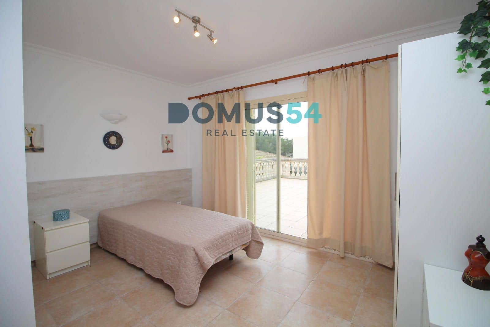 6 soveværelse Villa til salg i Playas de Muro / Platges de Muro - € 750.000 (Ref: 8901407)