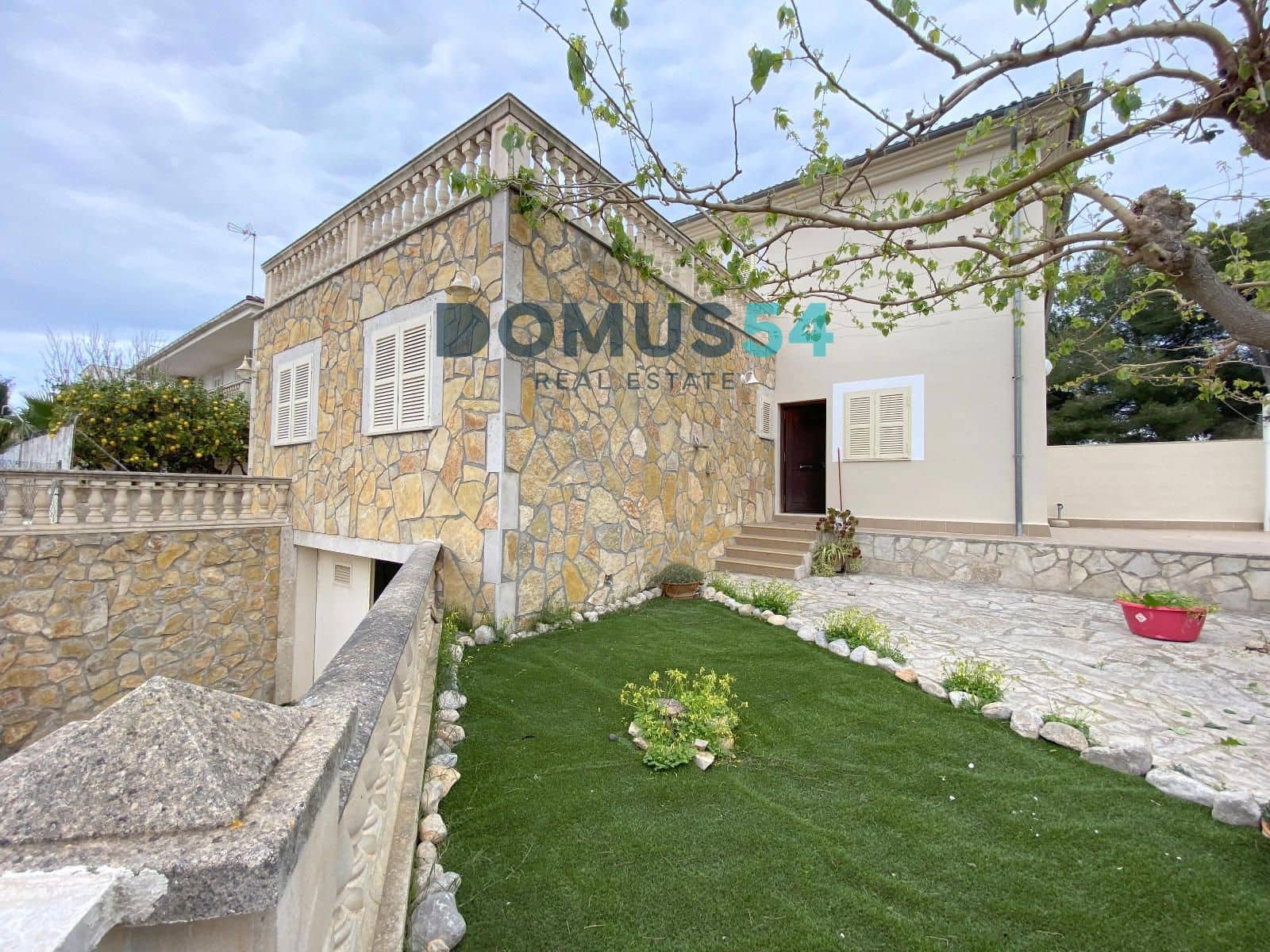 6 soveværelse Villa til salg i Playas de Muro / Platges de Muro - € 750.000 (Ref: 8901407)