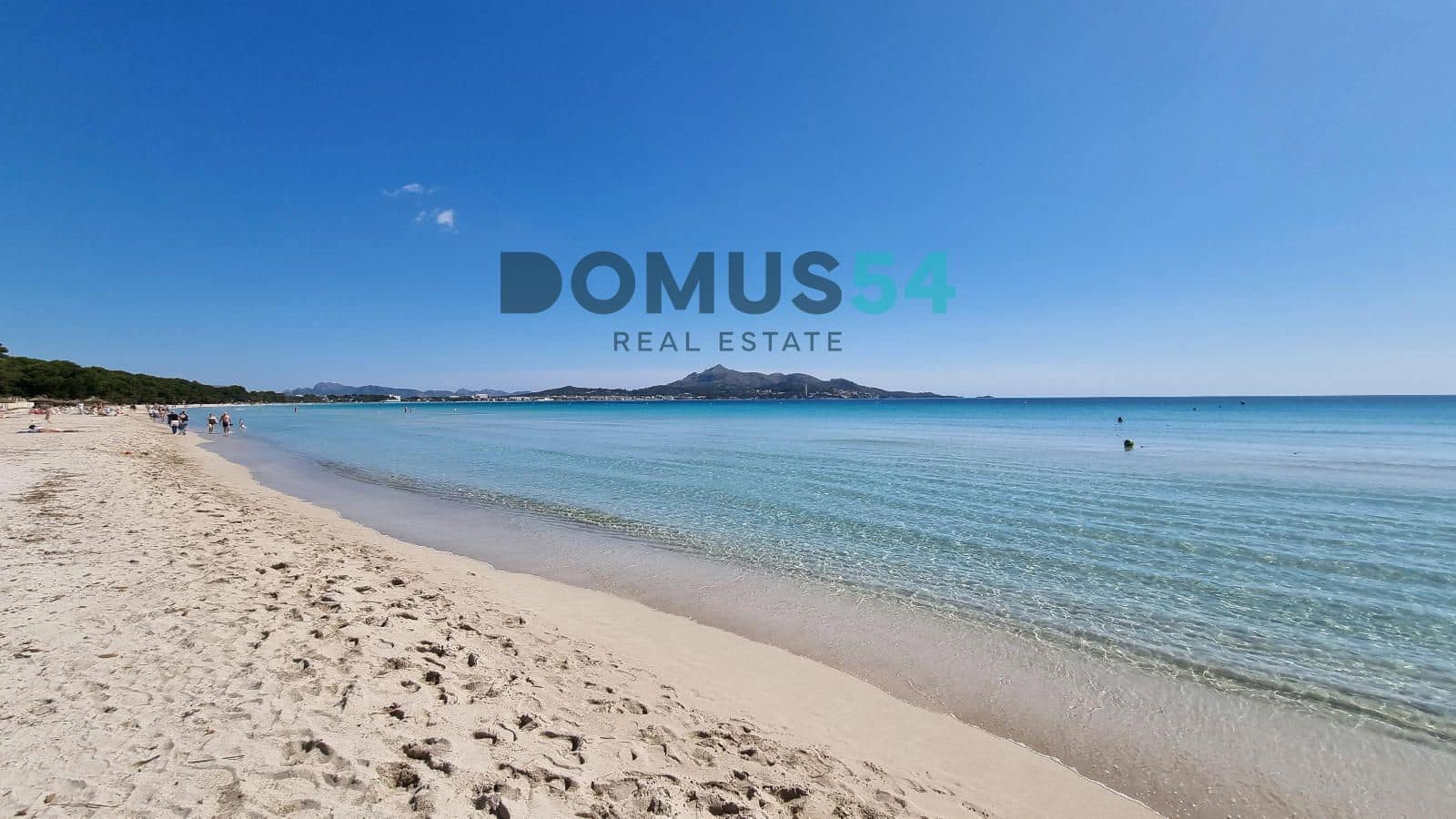 6 soveværelse Villa til salg i Playas de Muro / Platges de Muro - € 750.000 (Ref: 8901407)