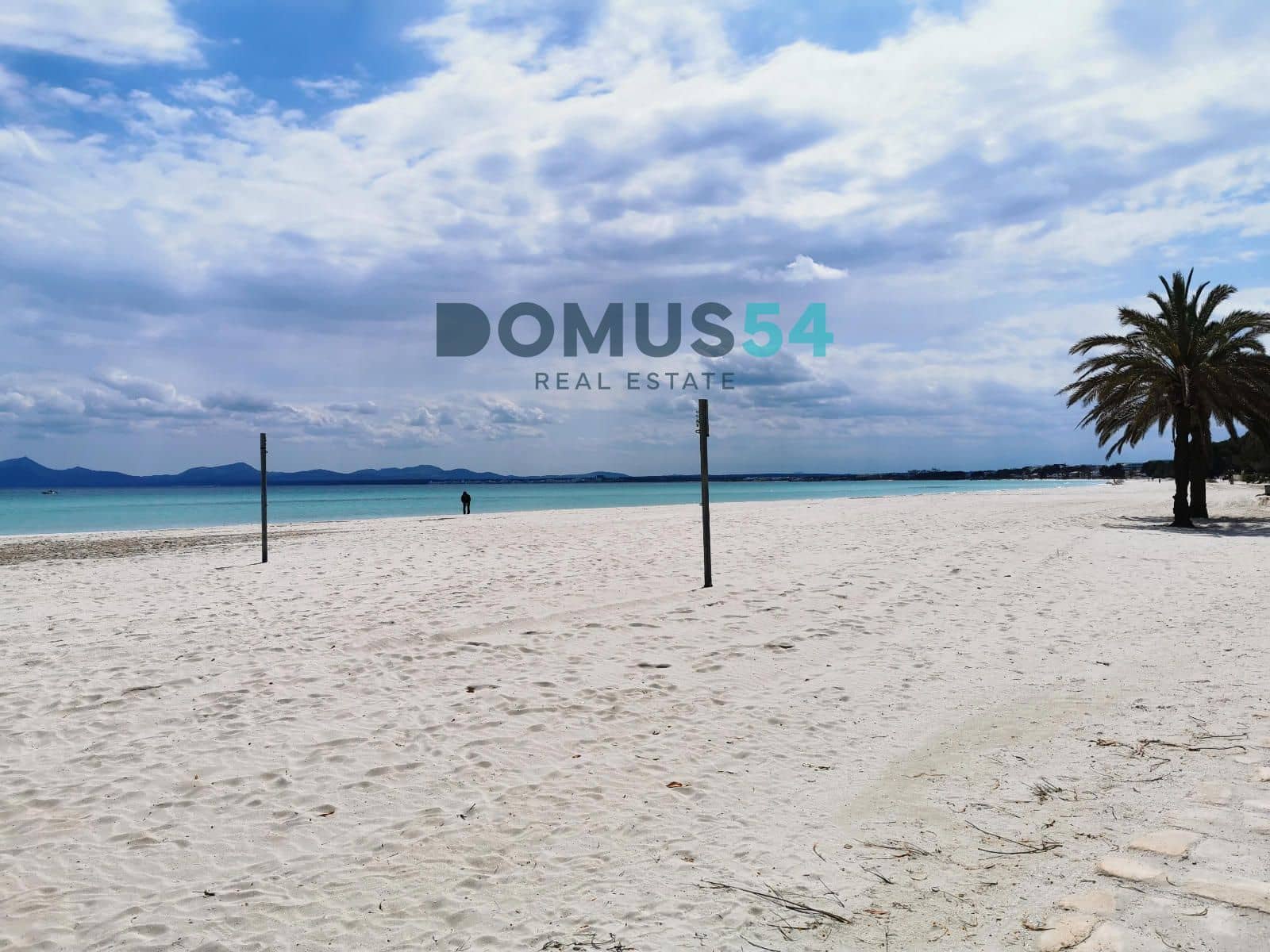 6 soveværelse Villa til salg i Playas de Muro / Platges de Muro - € 750.000 (Ref: 8901407)