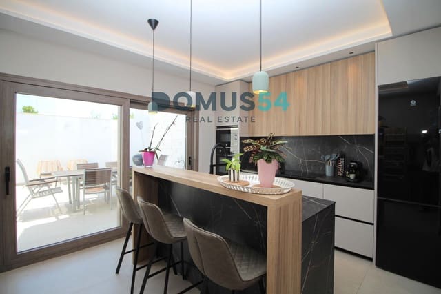 4 slaapkamer Villa te koop in Santa Margalida met zwembad garage - € 785.000 (Ref: 9144064)