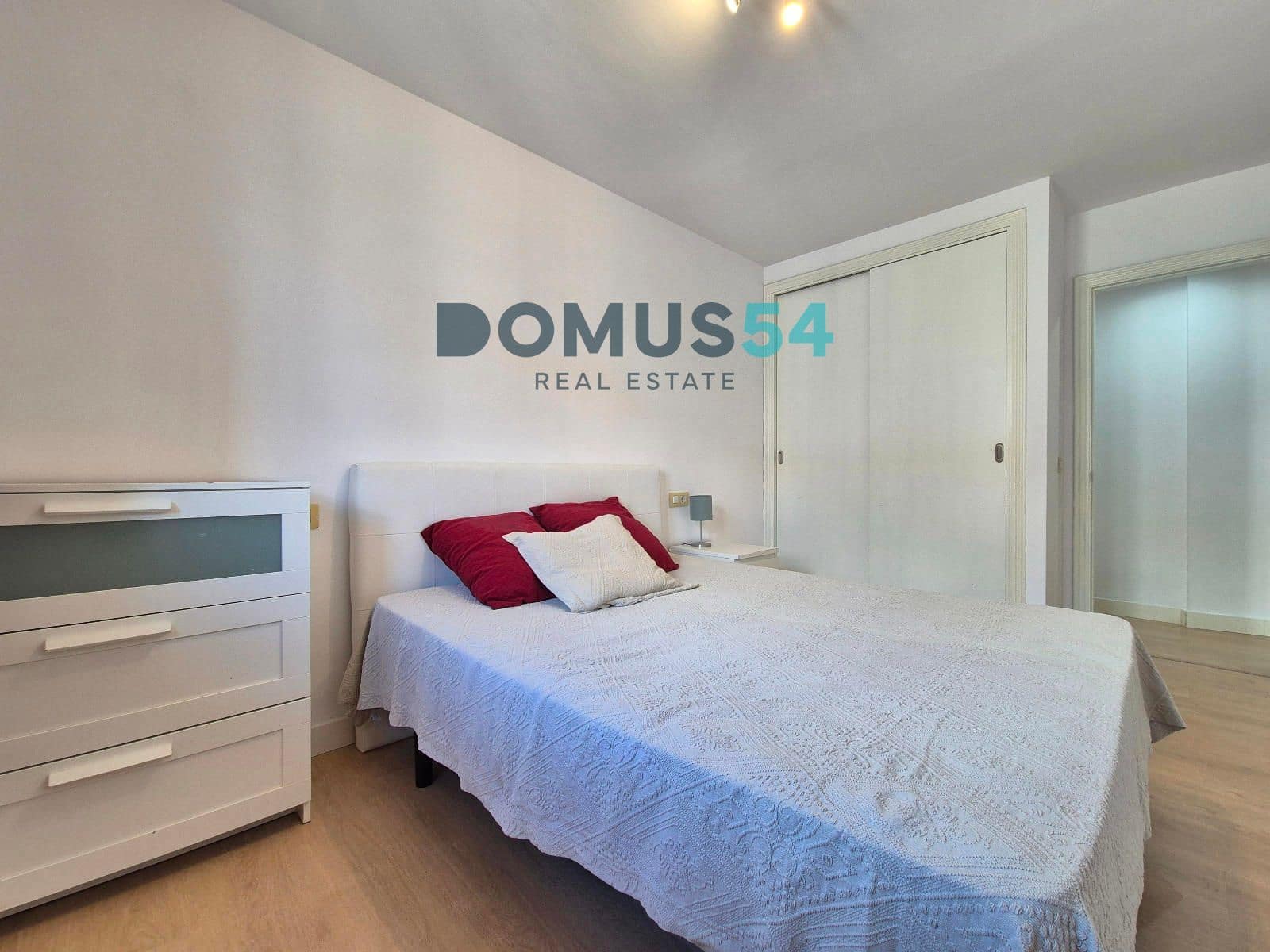 3 bedroom Flat for sale in Puerto de Alcudia - € 395,000 (Ref: 9270373)